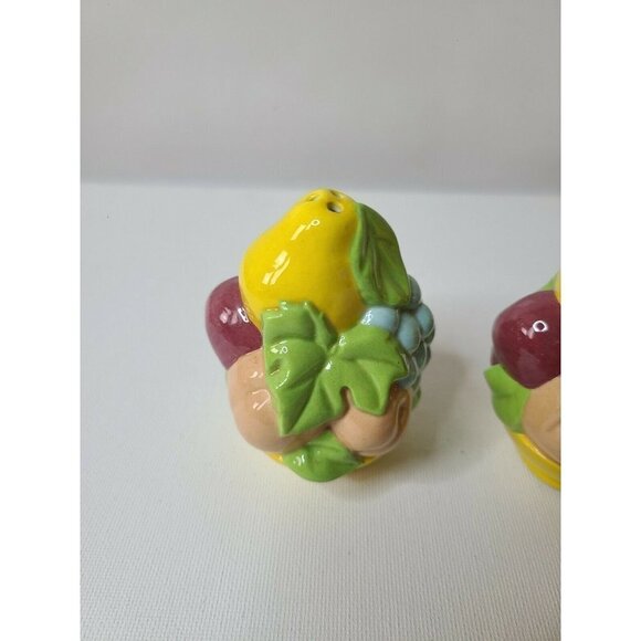 Vintage Japan Ceramic Fruit Basket Salt And Pepper Shaker Set Home Kitchen Decor - Picture 3 of 7